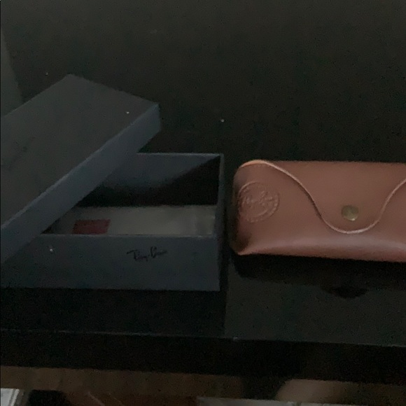 Ray Ban Wayfarer White and Black Unisex Sunglasses - Picture 4 of 4